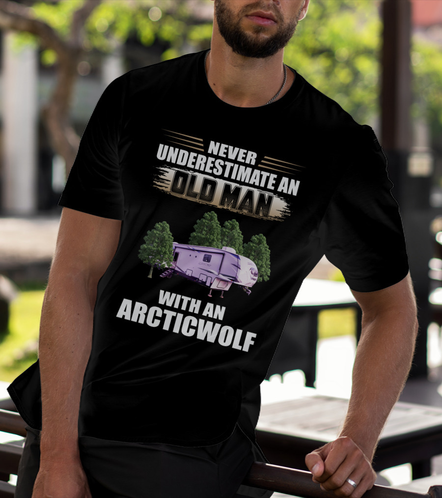 NEVER UNDERESTIMATE AN OLD MAN WITH AN ARCTIC WOLF 3660SUITE T-Shirt