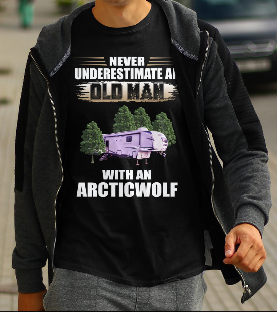 NEVER UNDERESTIMATE AN OLD MAN WITH AN ARCTIC WOLF 3660SUITE T-Shirt