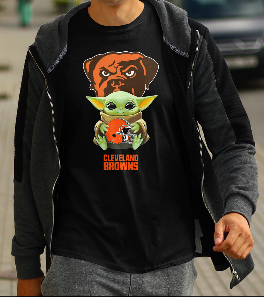 Cleveland Browns Baby Yoda Holding Helmet With Dog T-Shirt