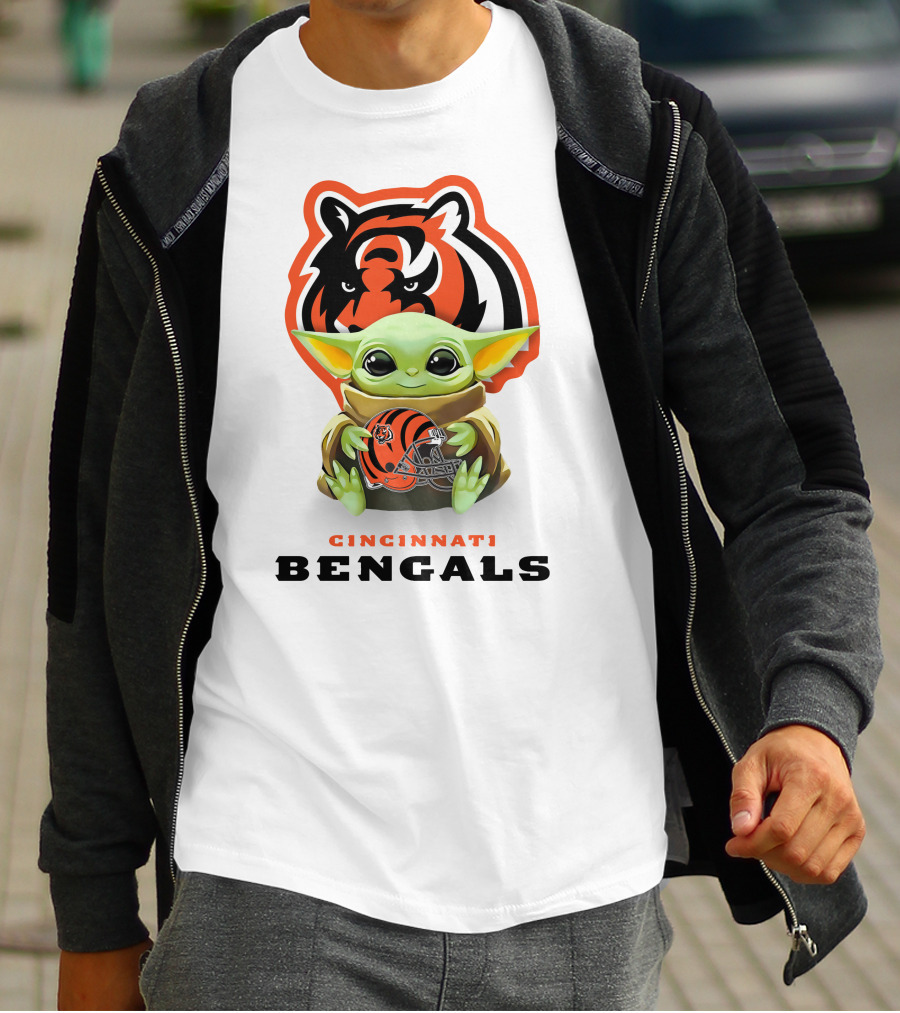 Baby Yoda Cincinnati Bengals Helmet Hug With Tiger T-Shirt