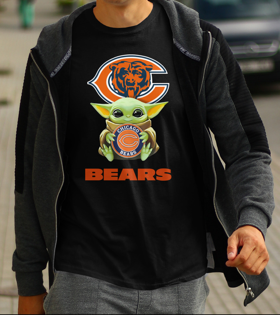 Star Wars Baby Yoda Holding Chicago Bears Emblem T-Shirt