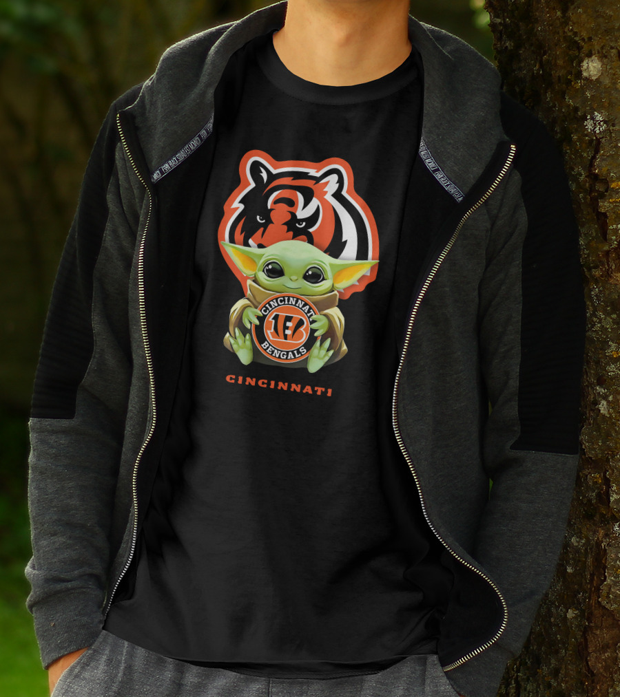 Cincinnati Bengals Baby Yoda Hugging Team Logo With Tiger Head Background T-Shirt