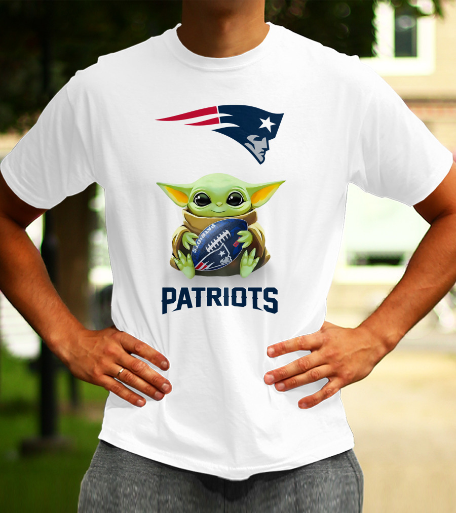 Baby Yoda New England Patriots Football Hug T-Shirt