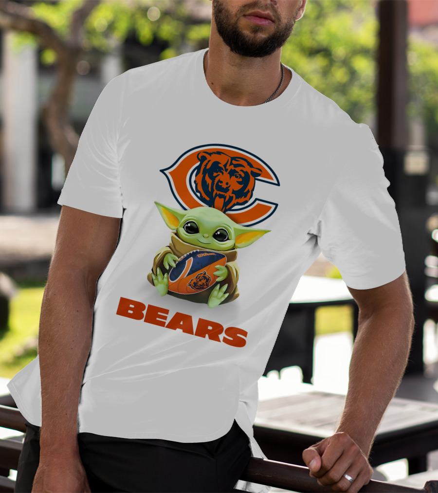 Star Wars Baby Yoda Hug Chicago Bears Football Logo Fan T-Shirt