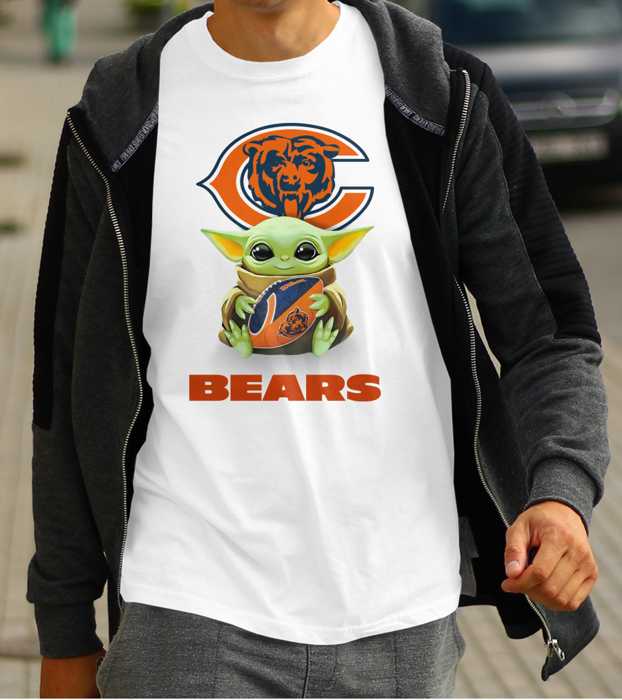 Star Wars Baby Yoda Hug Chicago Bears Football Logo Fan T-Shirt