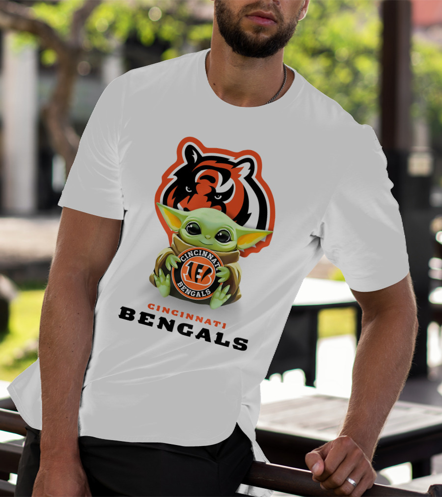 Star Wars Baby Yoda Hug Cincinnati Bengals T-Shirt