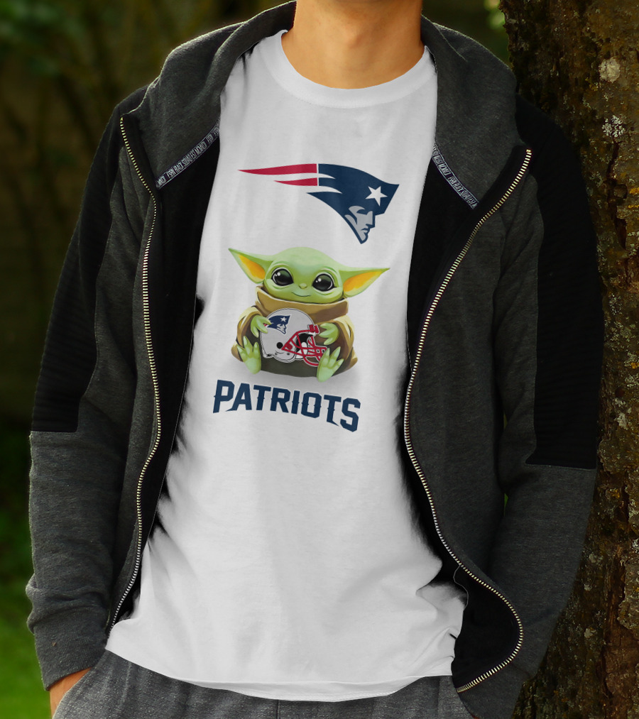 Star Wars Baby Yoda Hug New England Patriots Helmet Patriots T-Shirt