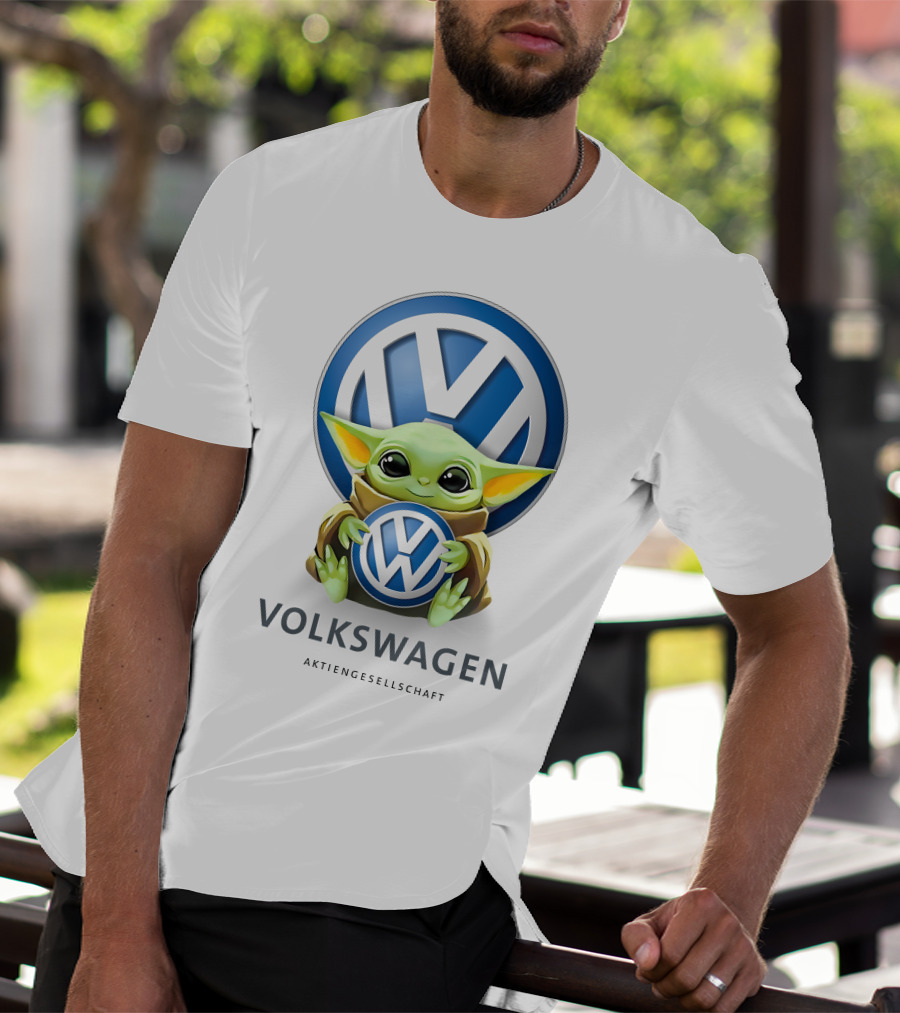 Star Wars Baby Yoda Hug Volkswagen Logo Aktiengesellschaft T-Shirt