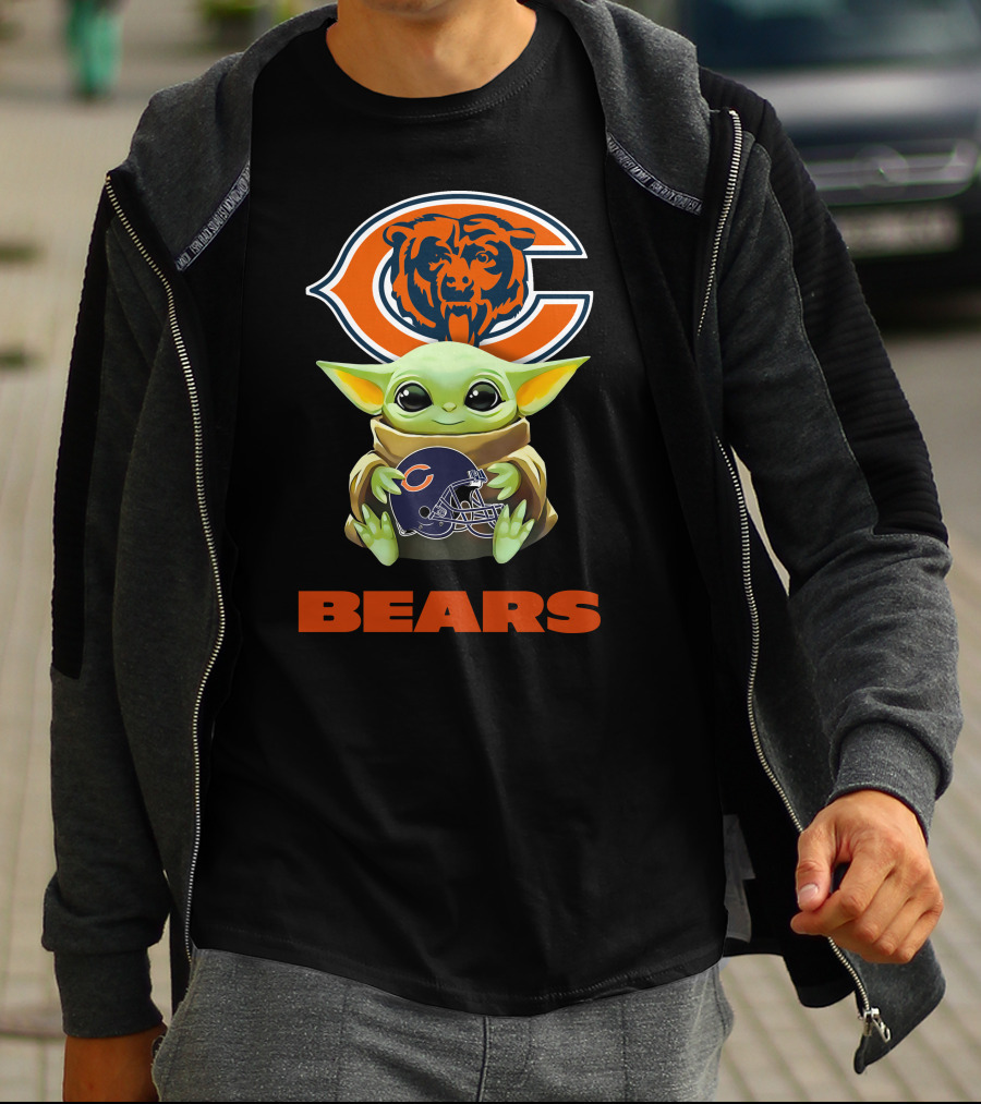 Grogu Holding Chicago Bears Helmet With Bears T-Shirt