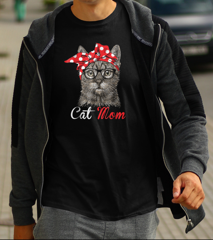 Cat Mom Funny Cat With Glasses And Polka Dot Bandana T-Shirt