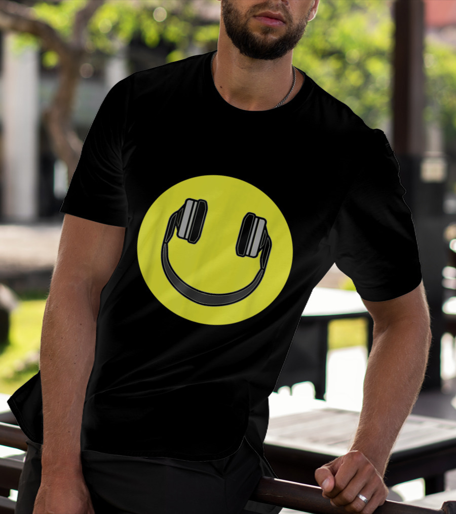 Club Smiley Techno Music DJ Headphone Face T-Shirt
