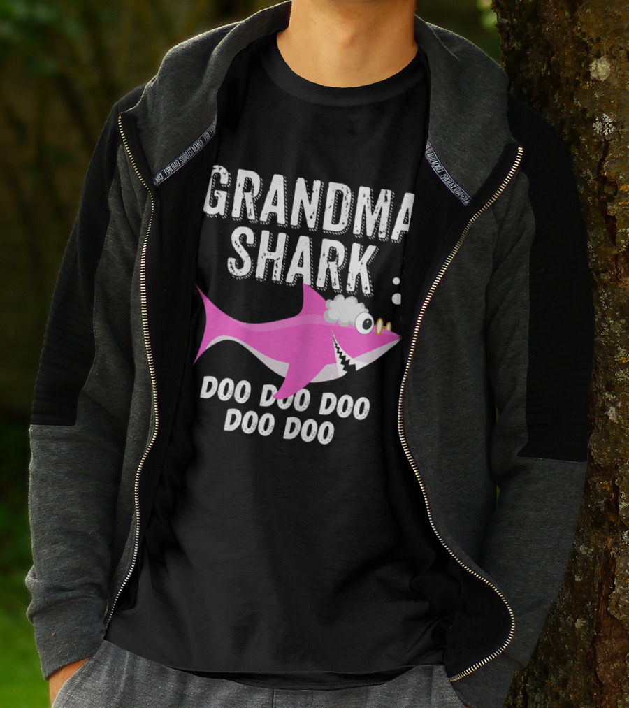 Grandma Shark Doo Doo Doo Family Pink Shark Bubbles T-Shirt