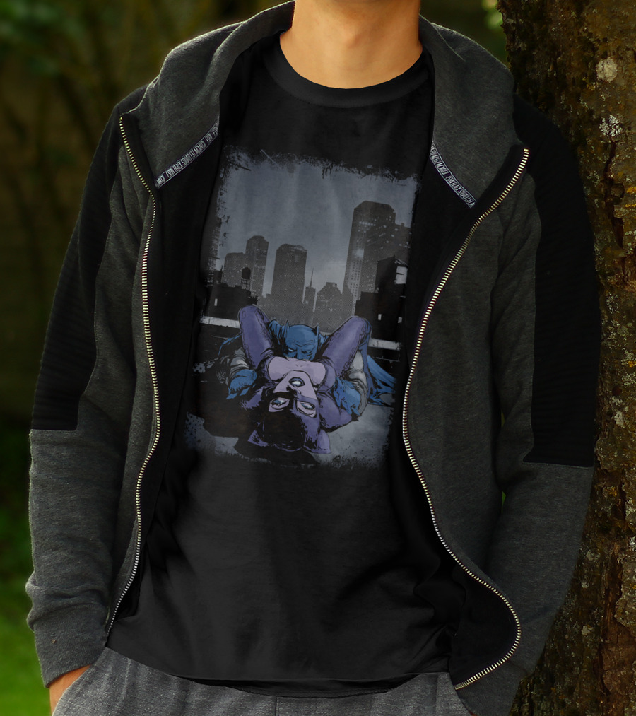 Batman Catwoman Cityscape Comic Scene T-Shirt