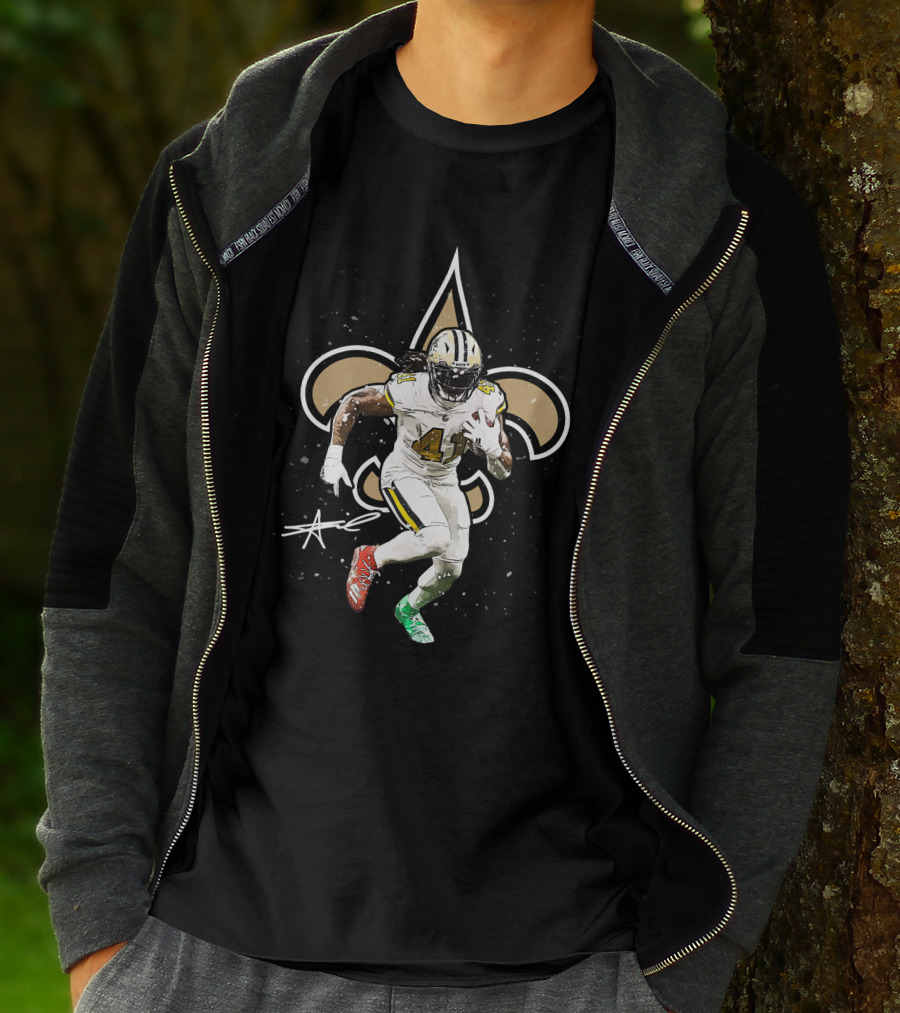 New Orleans Fleur-De-Lis Football Player T-Shirt