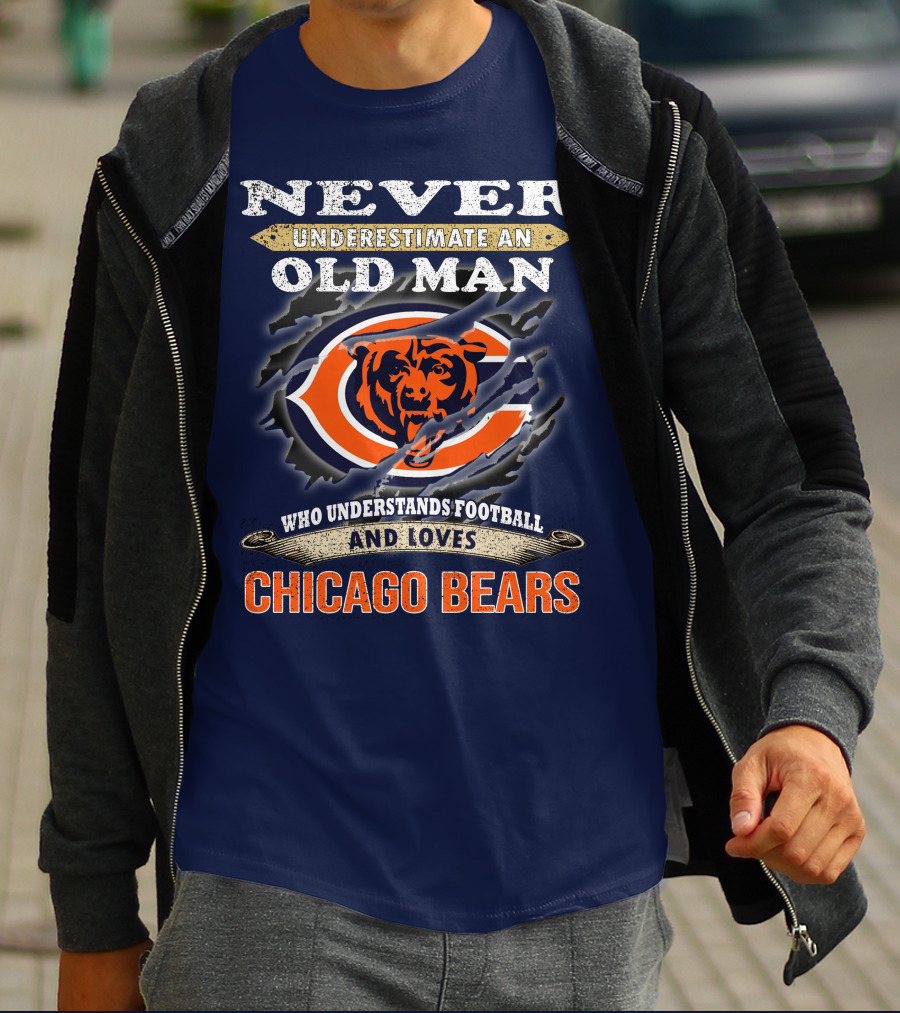 Never Underestimate An Old Man Who Understands Football And Loves Chicago Bears T-Shirt