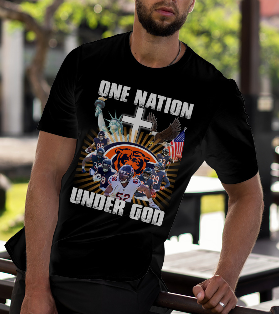 Chicago Bears One Nation Under God Statue Of Liberty American Flag Cross Football Players T-Shirt