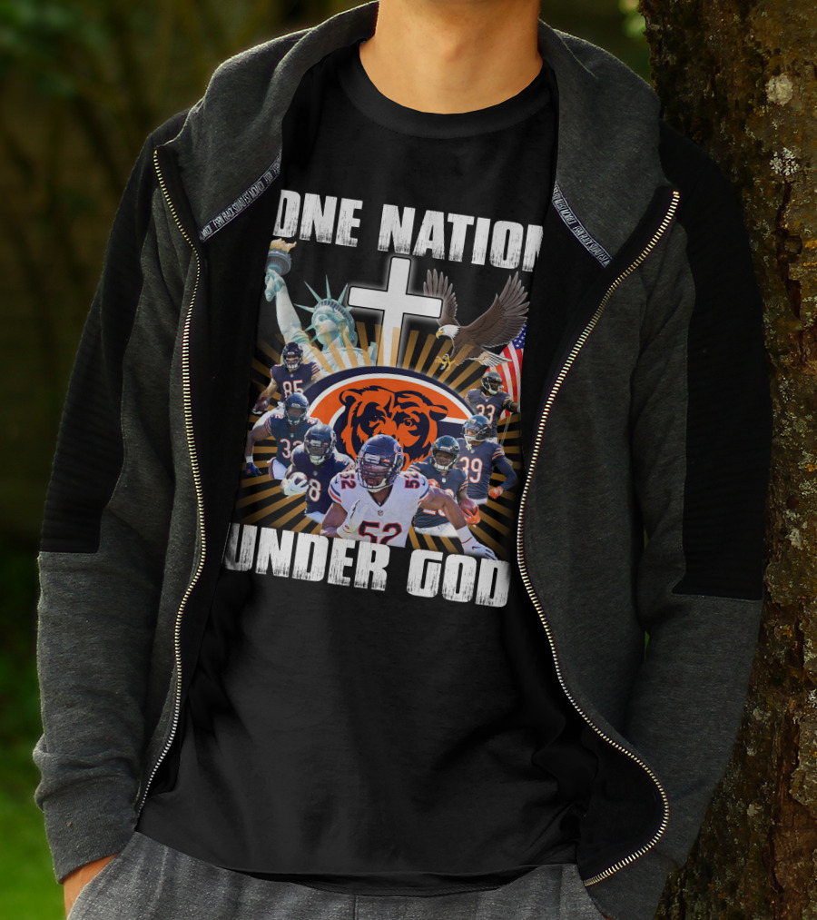 Chicago Bears One Nation Under God Statue Of Liberty American Flag Cross Football Players T-Shirt