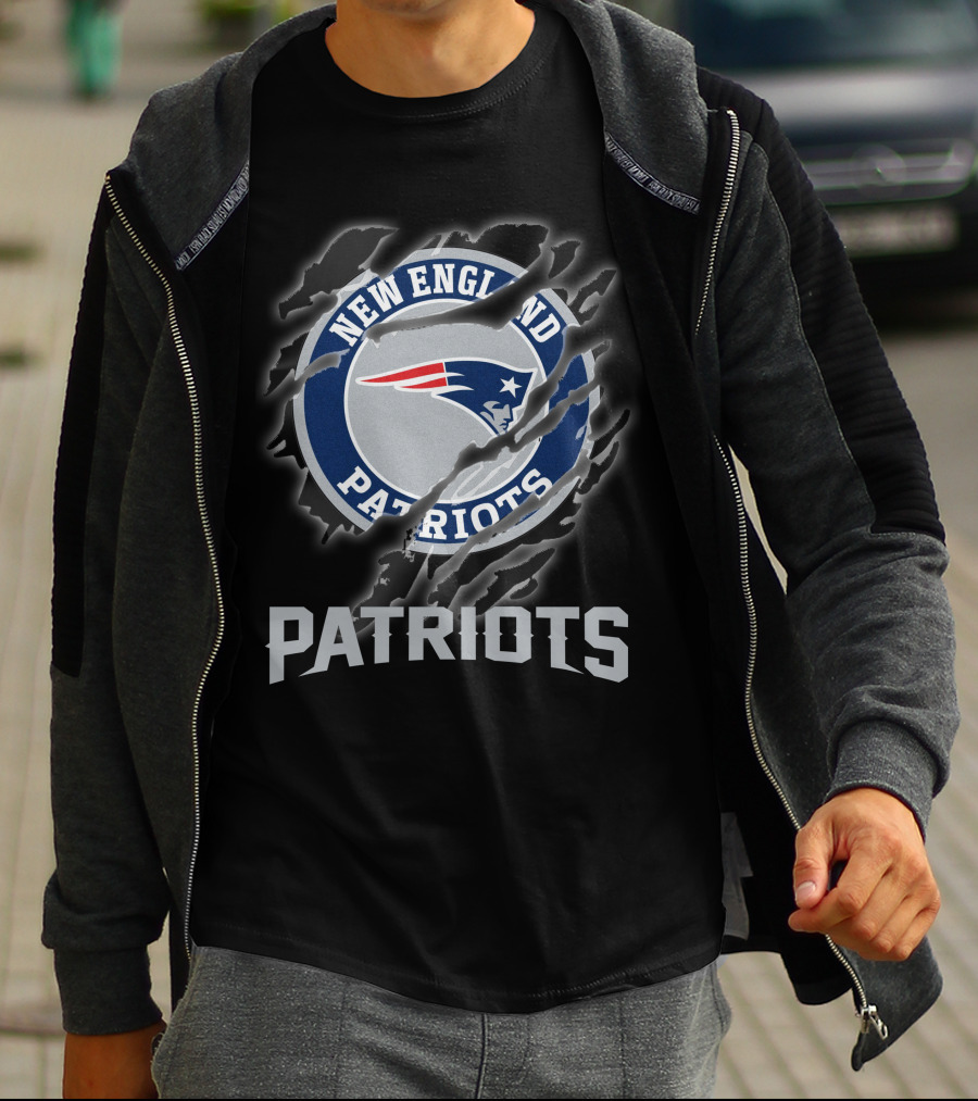 New England Patriots Logo Claw Tear T-Shirt