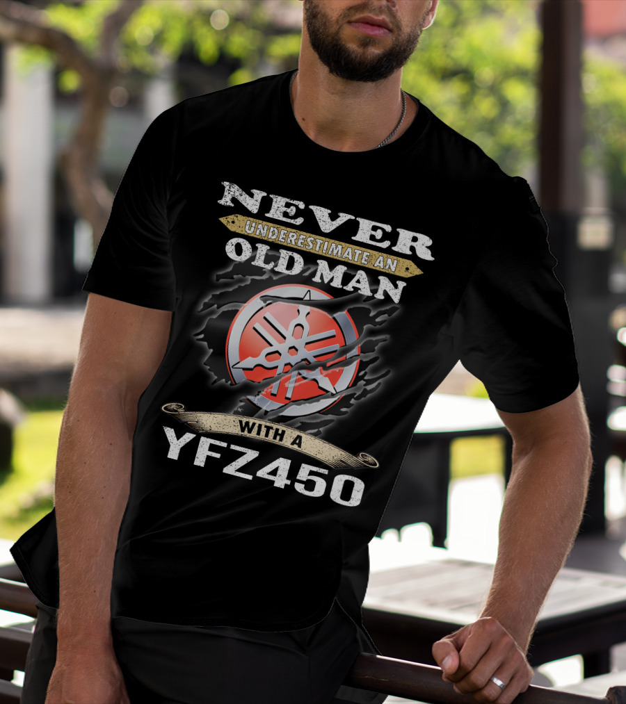 Never Underestimate An Old Man With A Yfz450 T-Shirt