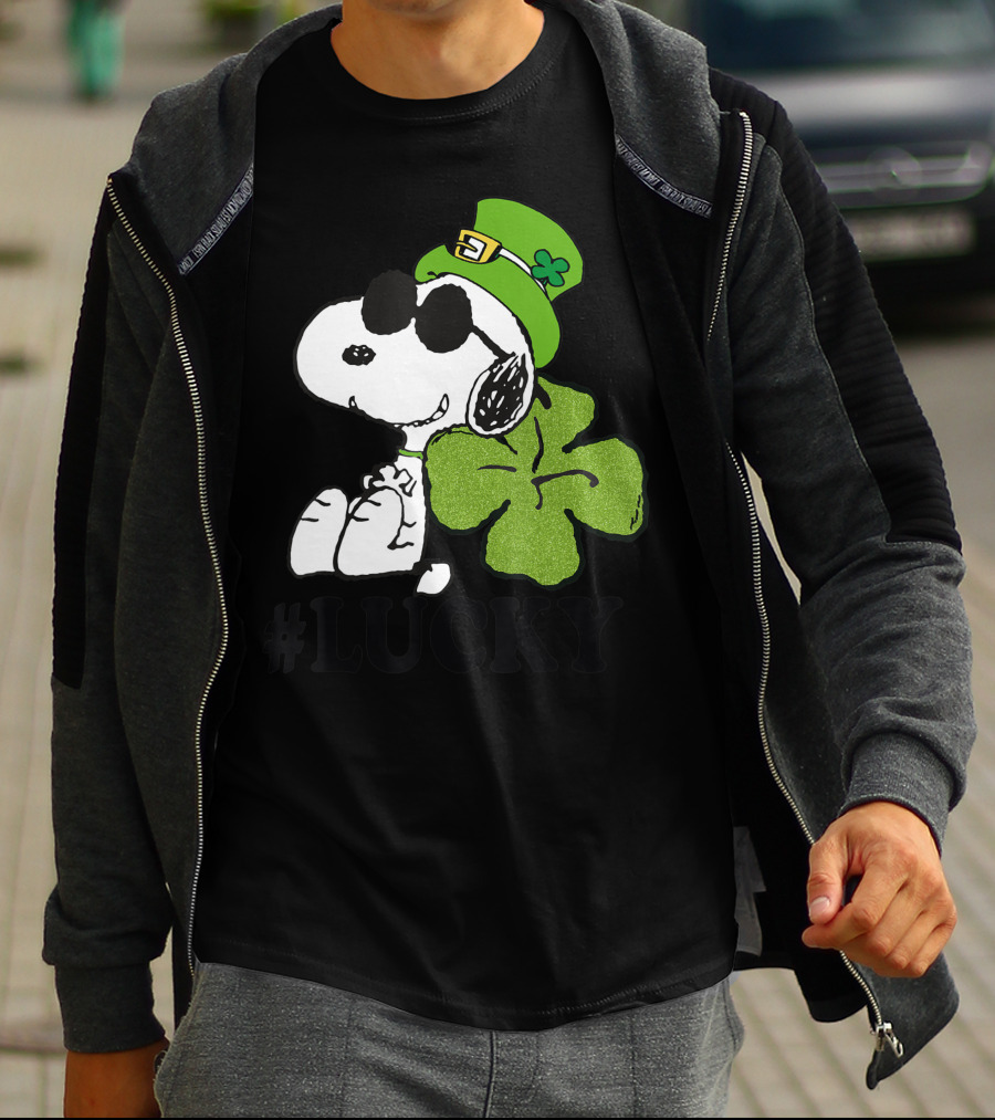 Peanuts Snoopy St. Patrick's Day Lucky Clover Hat T-Shirt