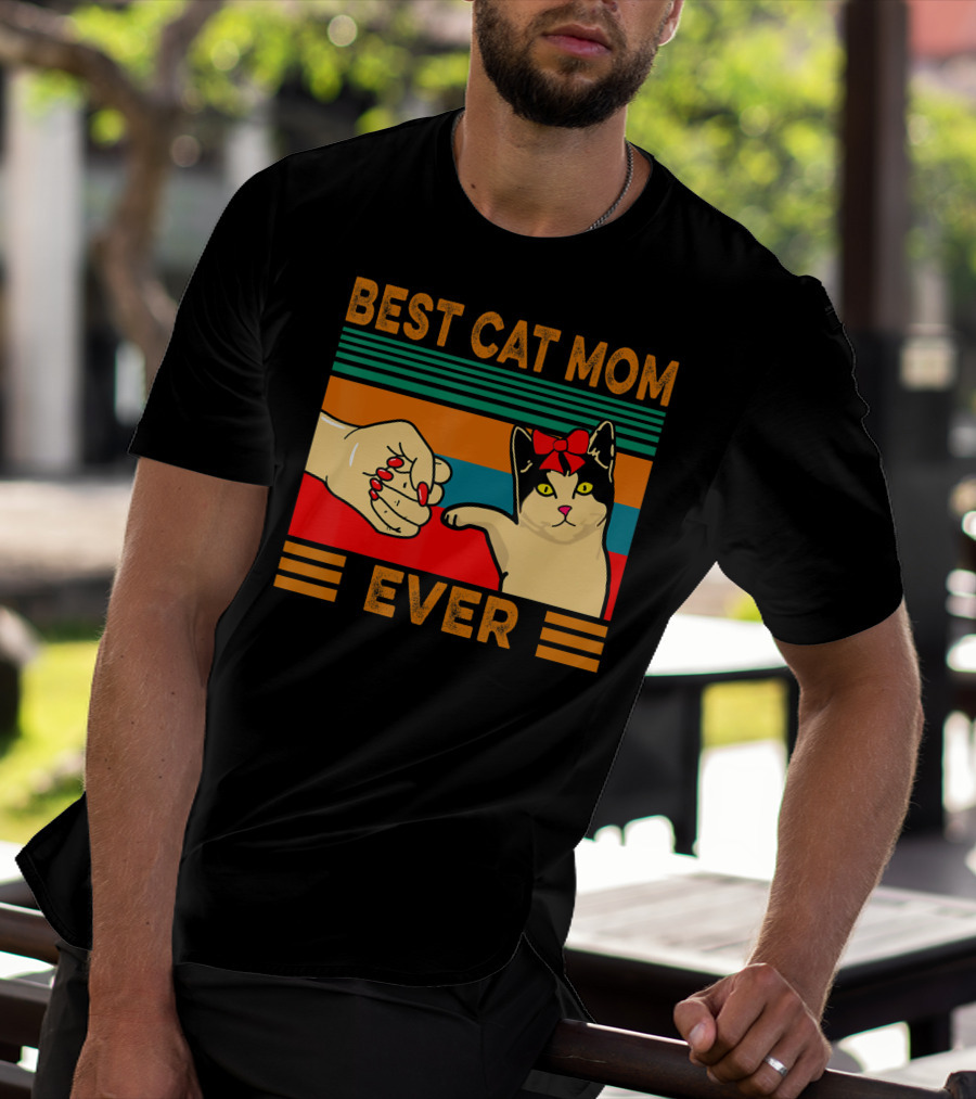 Best Cat Mom Ever Vintage Retro Cat Fist Bump T-Shirt