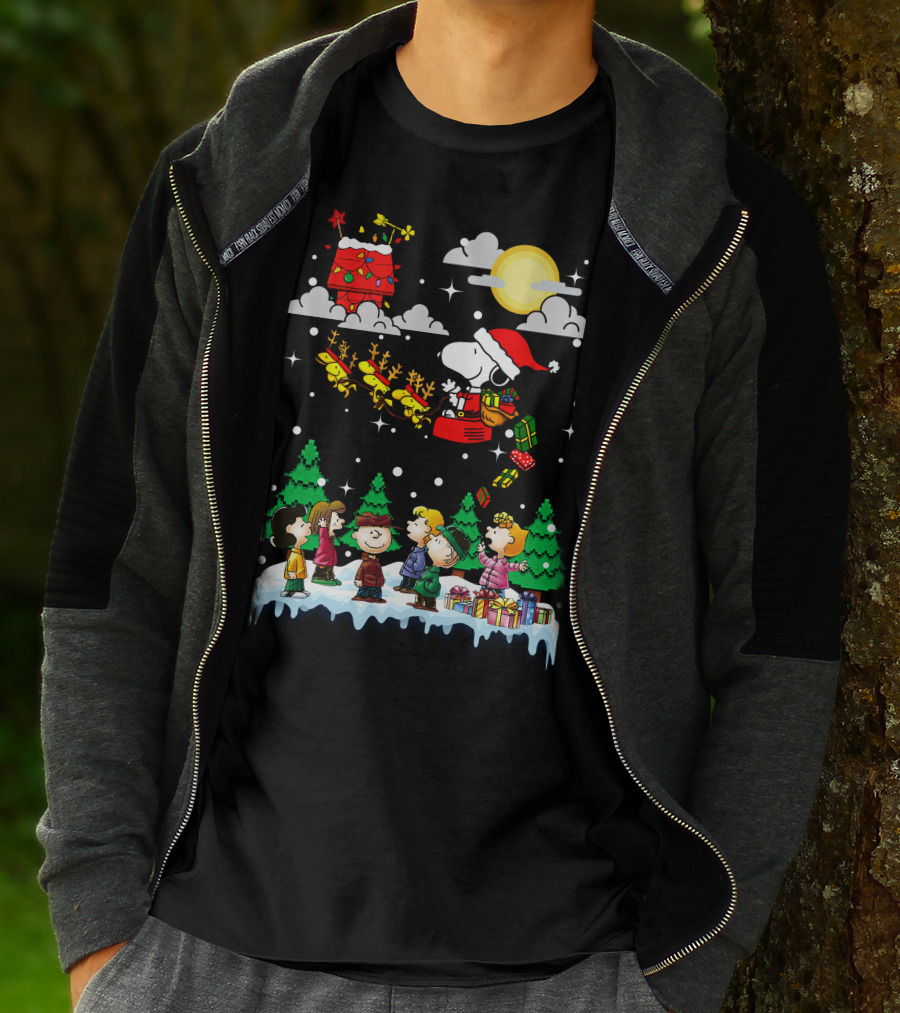 Peanuts Christmas Charlie Brown Snoopy Santa Sleigh Woodstock Scene T-Shirt