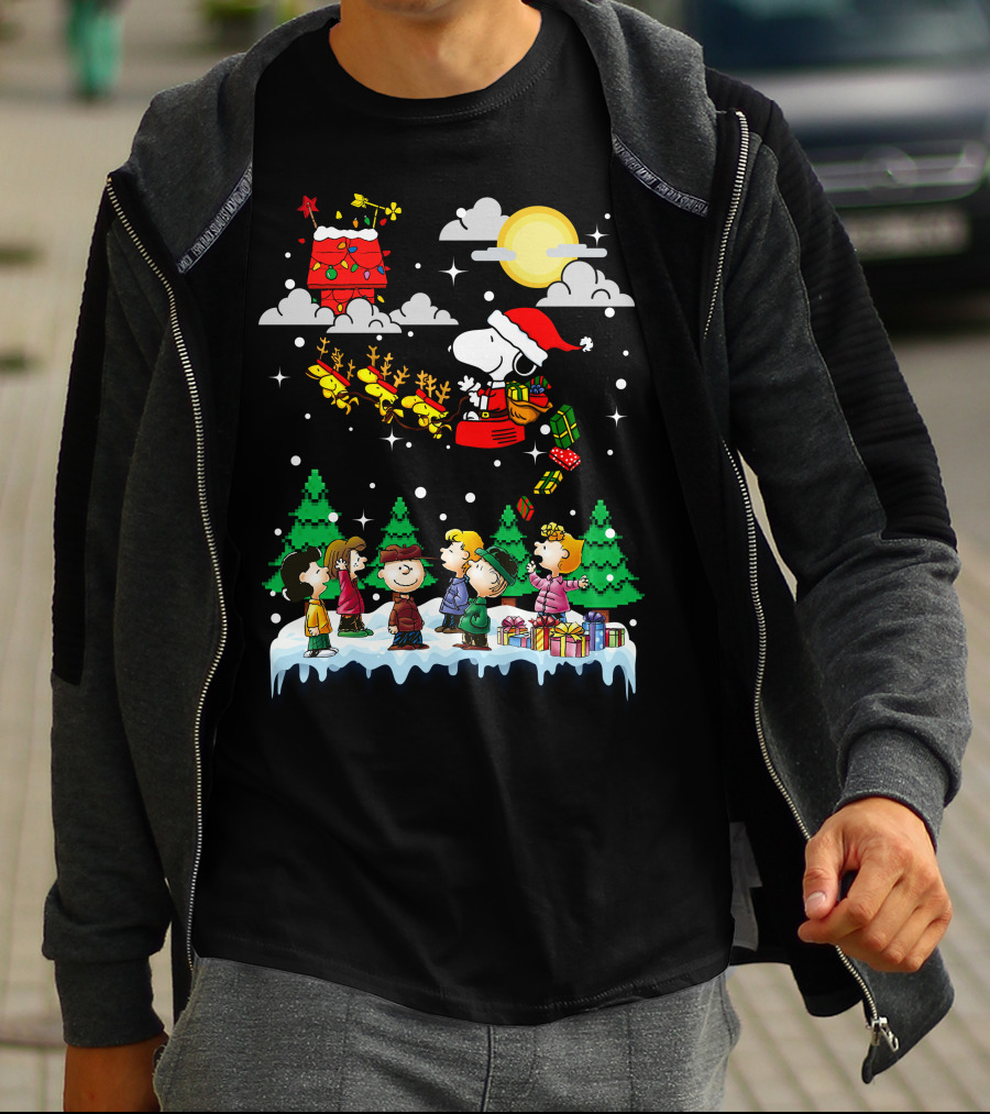 Peanuts Christmas Charlie Brown Snoopy Santa Sleigh Woodstock Scene T-Shirt
