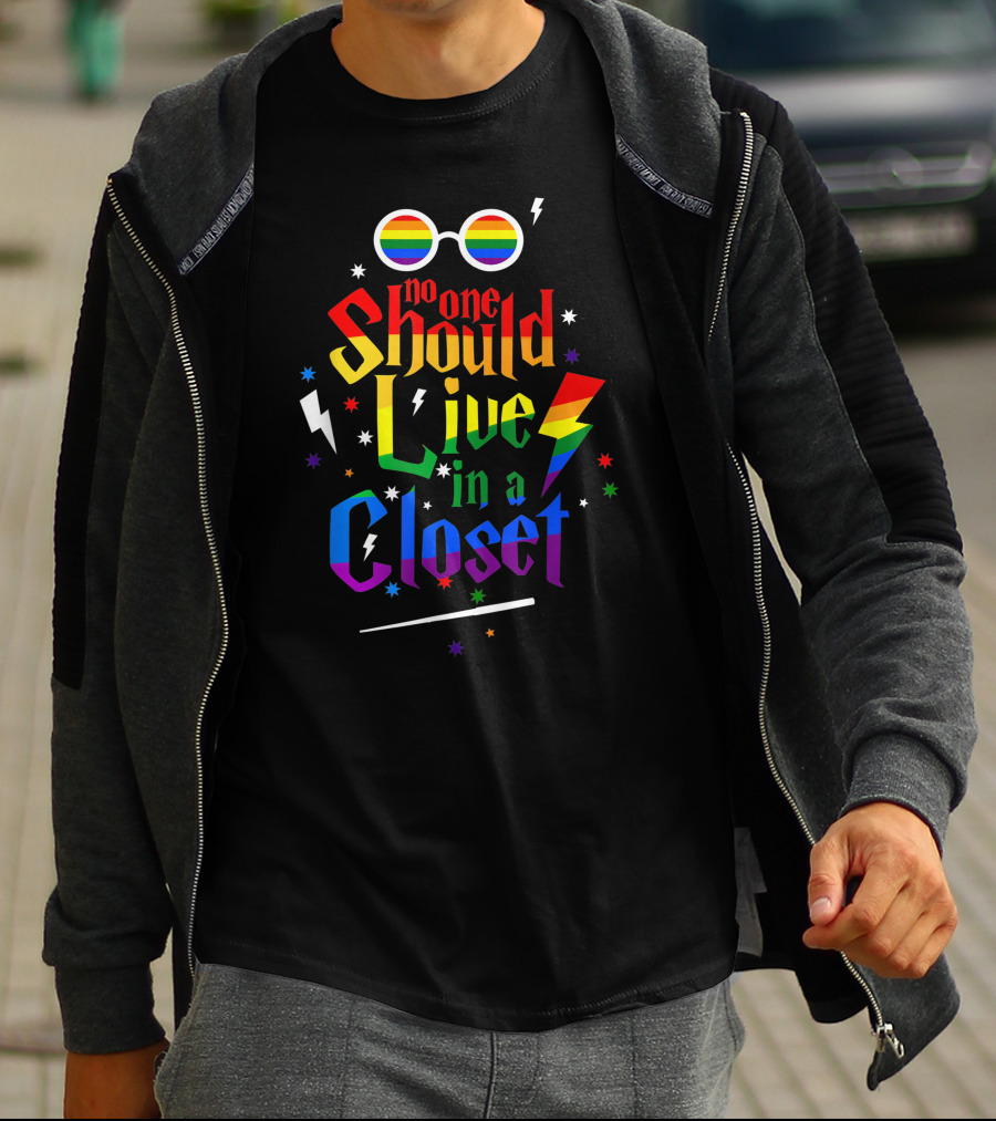 Pride Rainbow Glasses Lightning Quote No One Should Live In A Closet T-Shirt