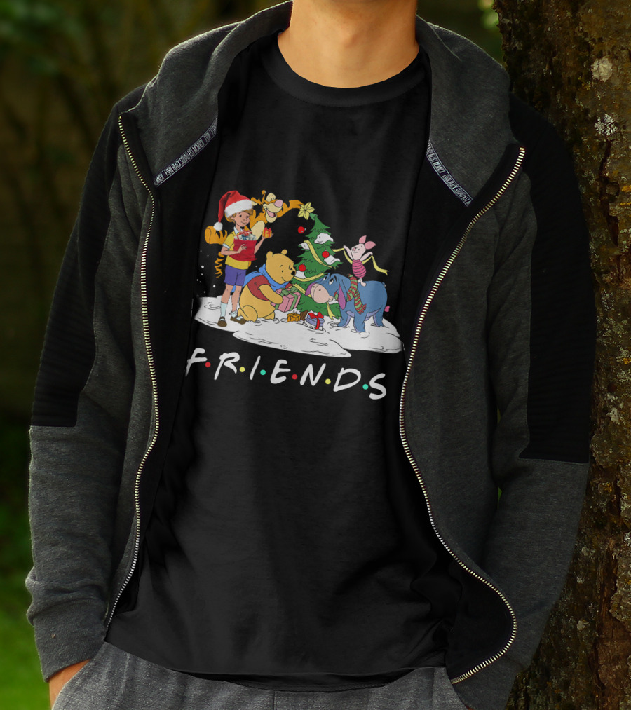 FRIENDS Winnie The Pooh Christmas Tree Gathering ZN658 T-Shirt