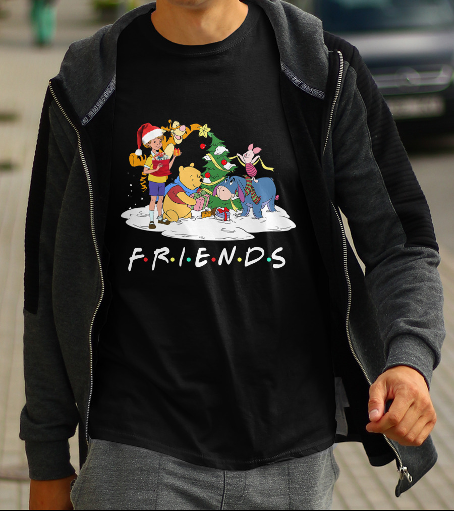 FRIENDS Winnie The Pooh Christmas Tree Gathering ZN658 T-Shirt