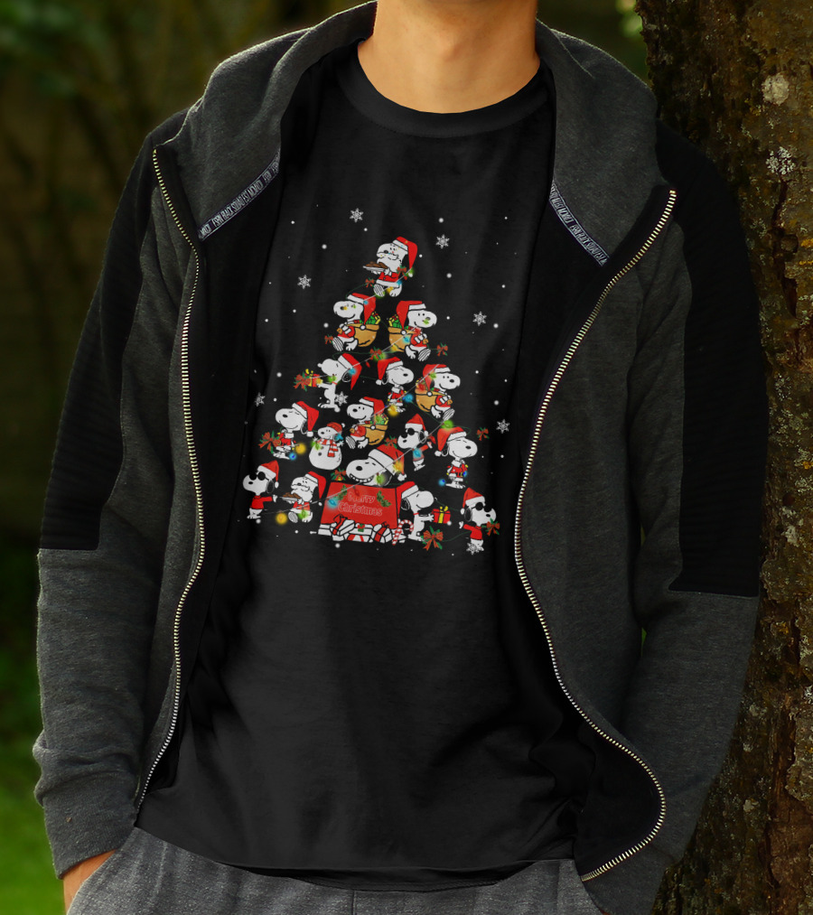 Snoopy Christmas Tree With Santa Hats ZN231 T-Shirt