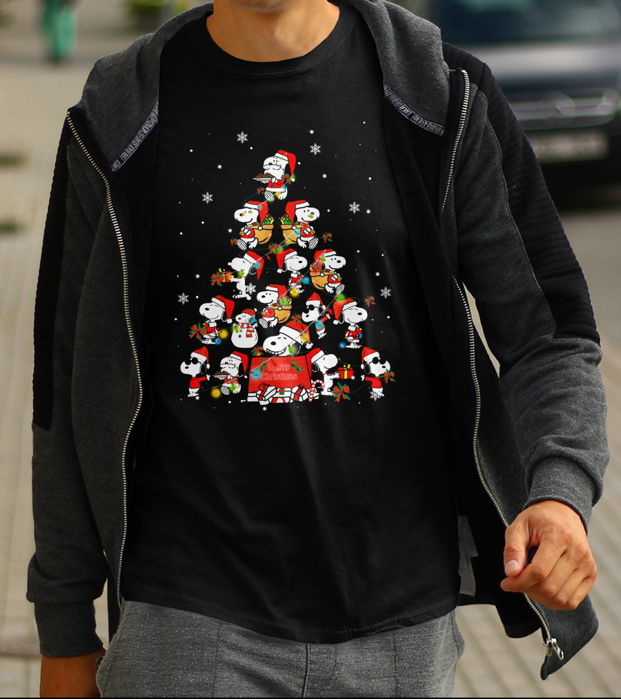 Snoopy Christmas Tree With Santa Hats ZN231 T-Shirt