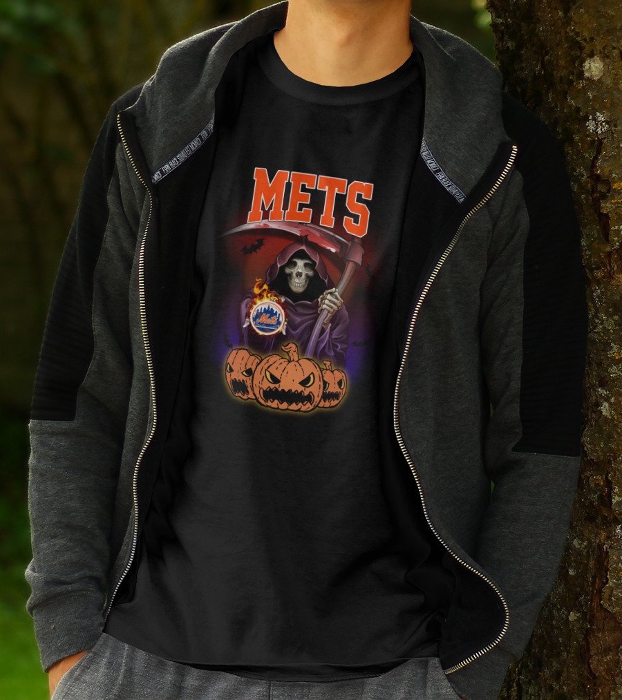 Mets Reaper Holding Flaming New York Logo Surrounded By Scary Pumpkins T-Shirt