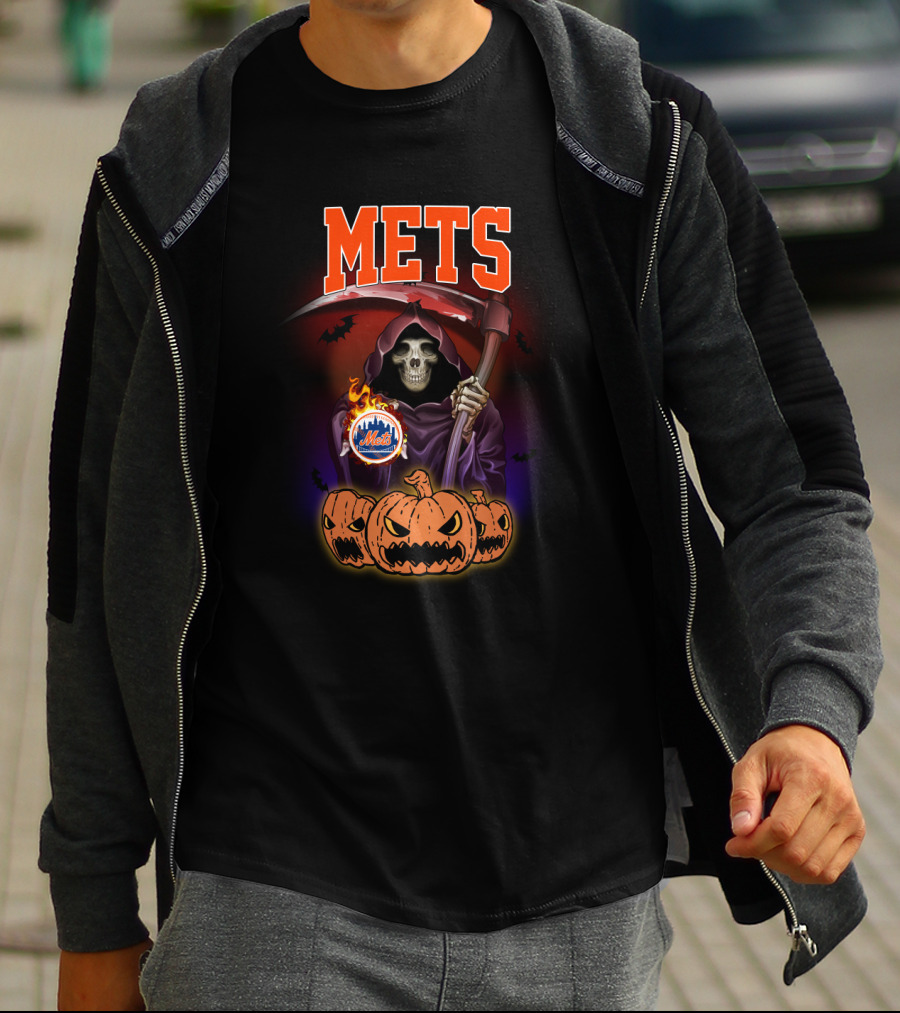 Mets Reaper Holding Flaming New York Logo Surrounded By Scary Pumpkins T-Shirt