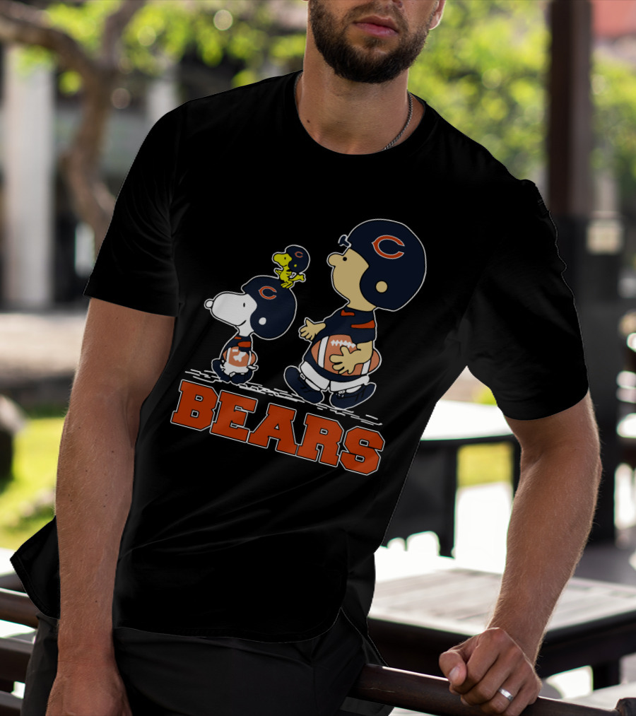 Snoopy And Woodstock With Chicago Bears Football Helmets Walking Together T-Shirt