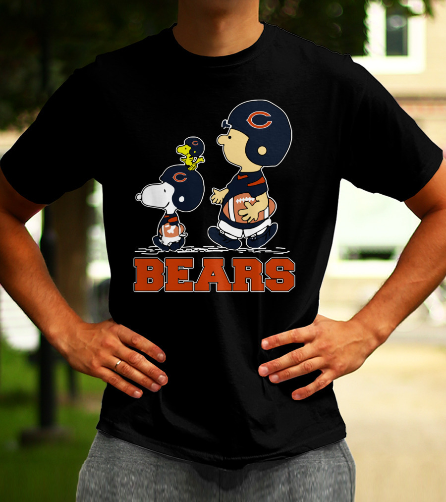 Snoopy And Woodstock With Chicago Bears Football Helmets Walking Together T-Shirt