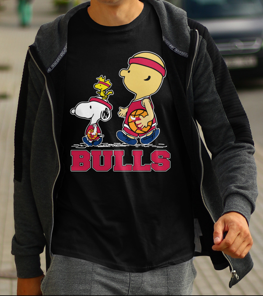 Snoopy Woodstock And Bulls Basketball Fans T-Shirt