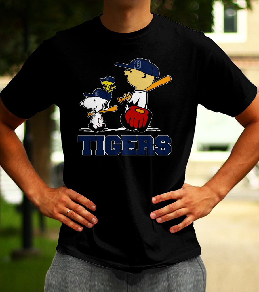 Snoopy And Woodstock Detroit Tigers Baseball Fans Peanuts Characters T-Shirt