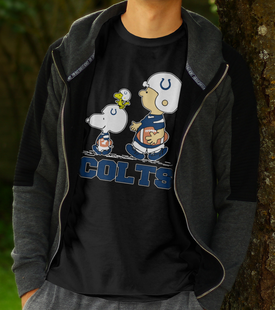 Snoopy Woodstock And Charlie Brown With Indianapolis Colts Football Helmets And Jersey T-Shirt