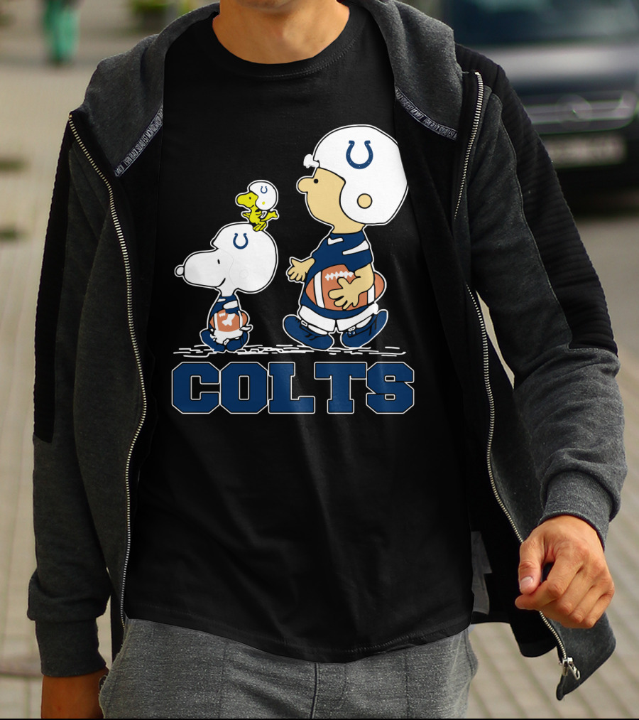 Snoopy Woodstock And Charlie Brown With Indianapolis Colts Football Helmets And Jersey T-Shirt