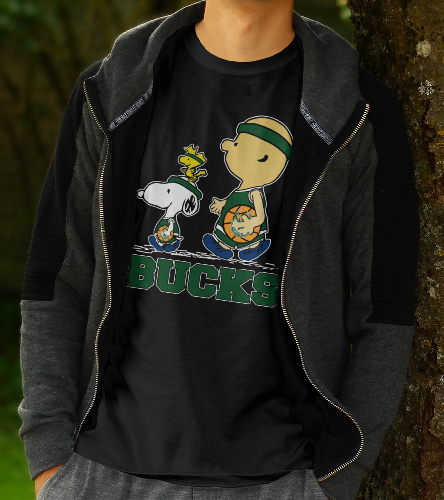 Snoopy Woodstock And Basketball Walking With Milwaukee Bucks Fans T-Shirt