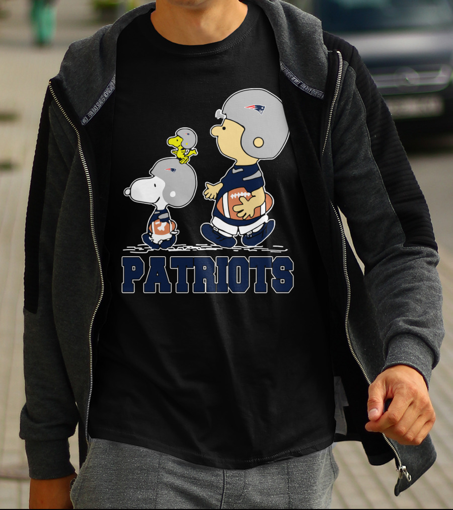 Snoopy Woodstock And New England Patriots Football Fans Peanuts Charlie Brown T-Shirt
