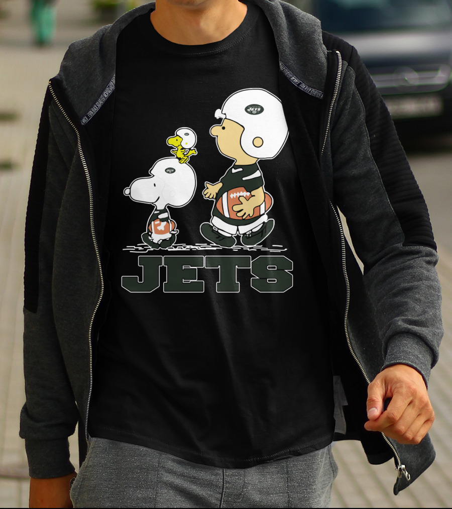 Snoopy And New York Jets Fans Football Team Helmets Charlie Brown Woodstock T-Shirt