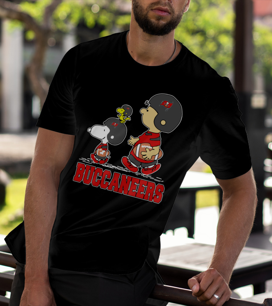 Snoopy And Woodstock With Tampa Bay Buccaneers Football Fans T-Shirt