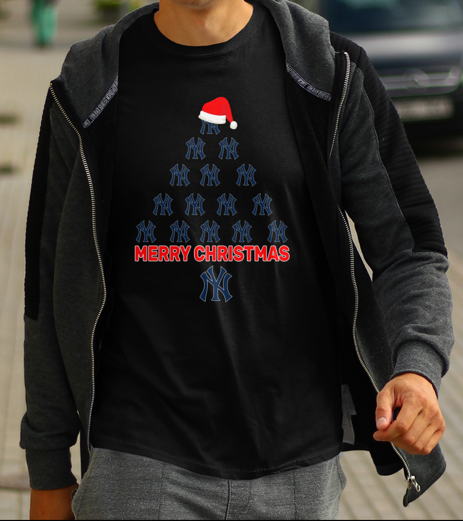 Merry Christmas New York Yankees Tree With Santa Hat T-Shirt