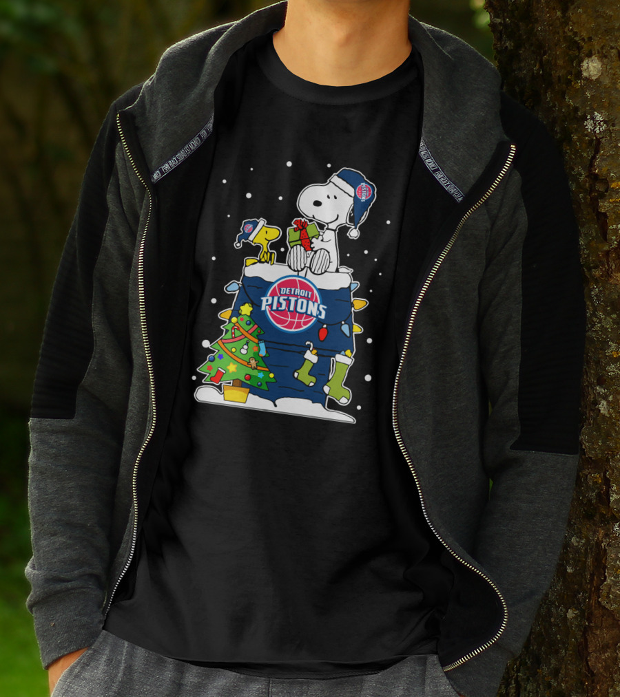 Detroit Pistons Snoopy Christmas Peanuts T-Shirt
