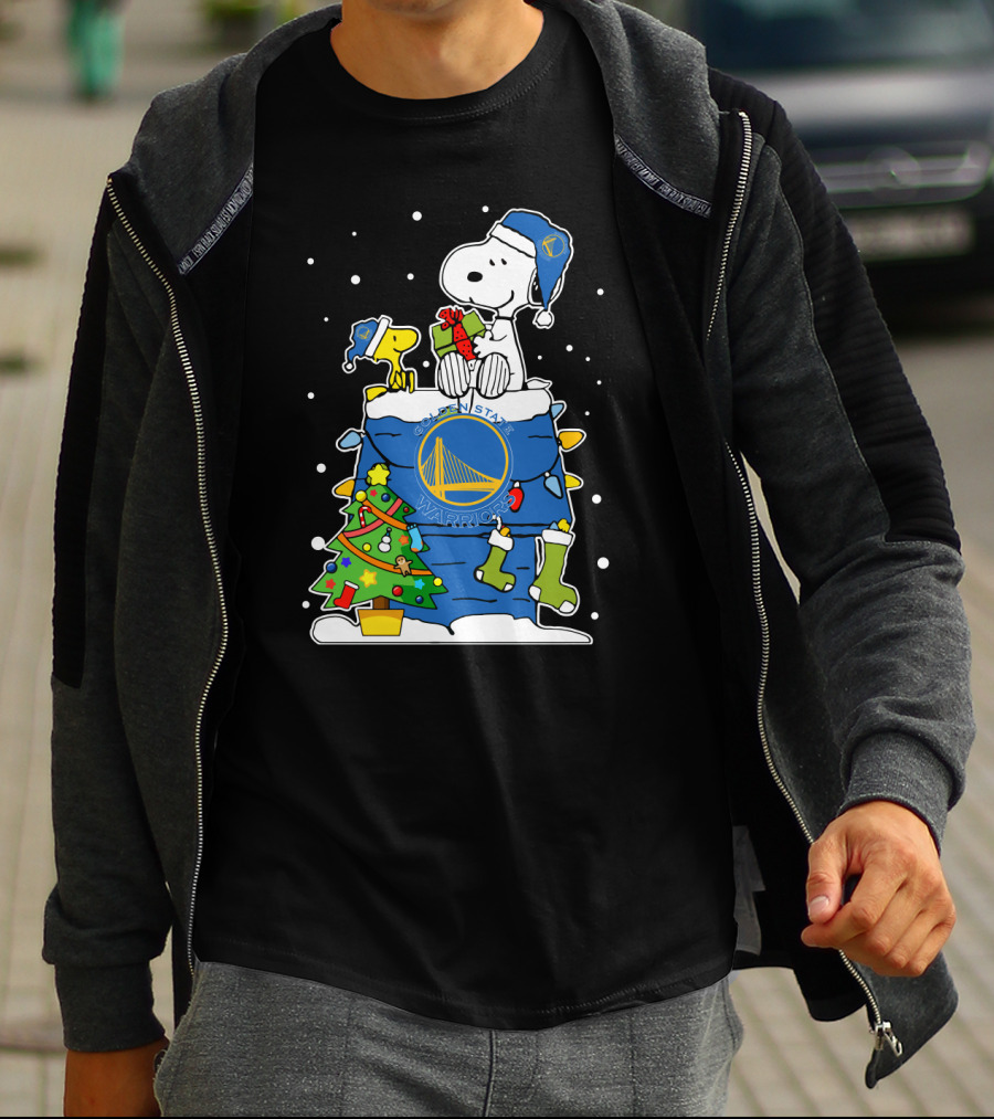 Golden State Warriors Happy Holidays Snoopy And Woodstock Christmas Tree T-Shirt