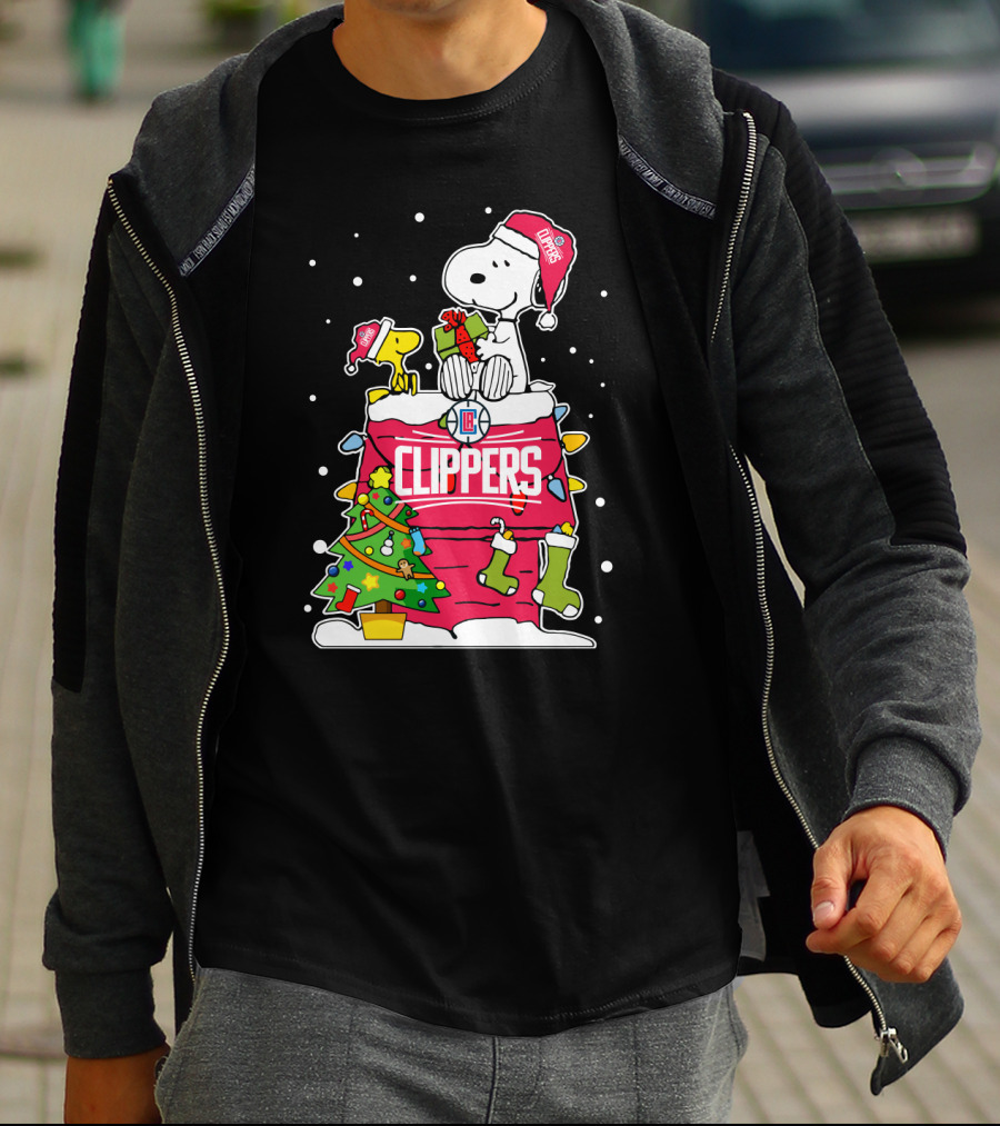 La Clippers Snoopy Christmas Holiday Scene T-Shirt