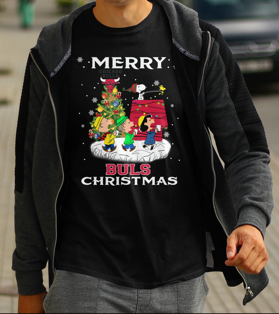 Merry Bulls Christmas With Snoopy And Friends T-Shirt