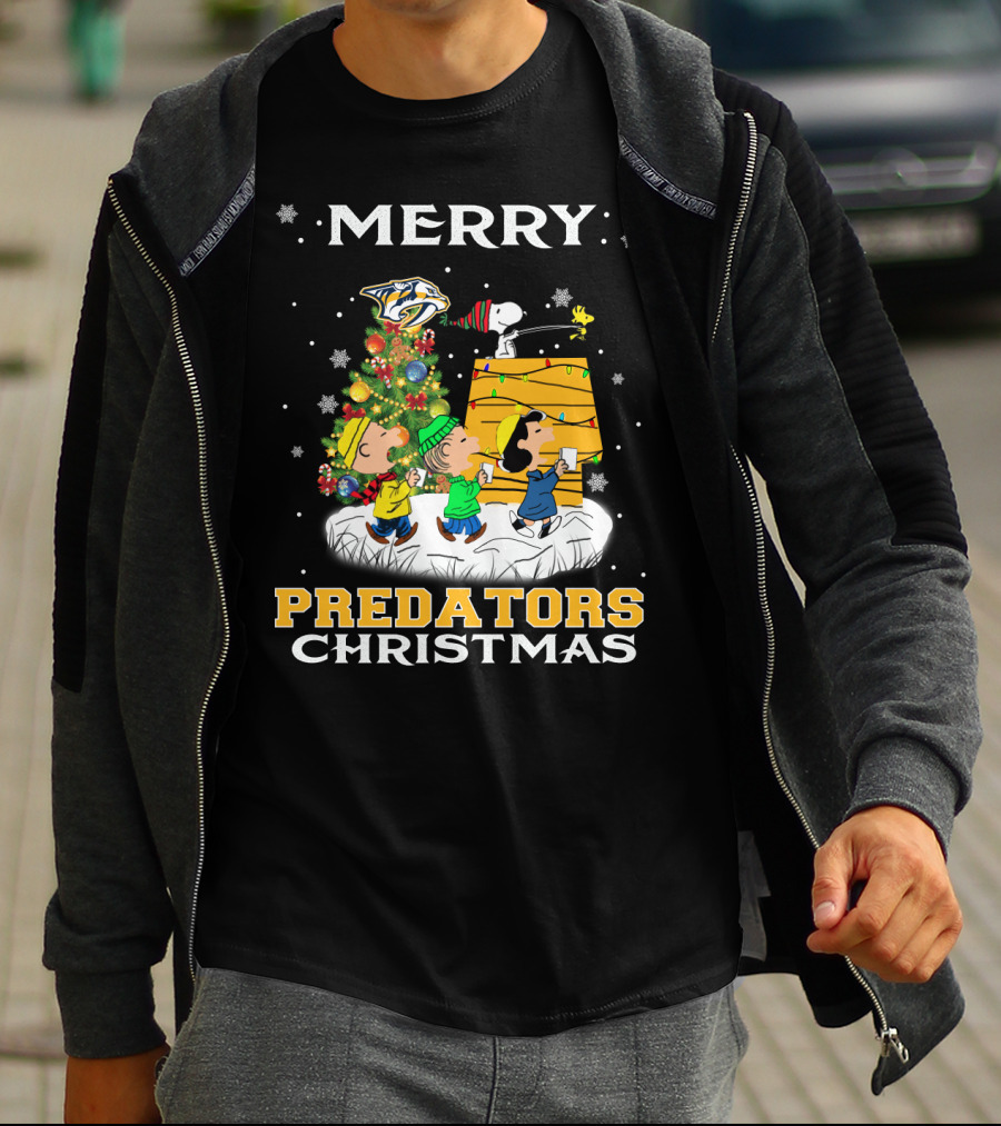 Merry Nashville Predators Christmas Snoopy Woodstock Lucy Charlie Brown Linus Caroling Holiday Scene T-Shirt
